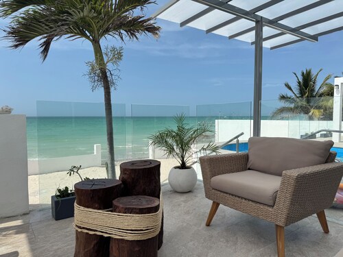 Beach front house for the whole family to enjoy at the safest place of Mexico !