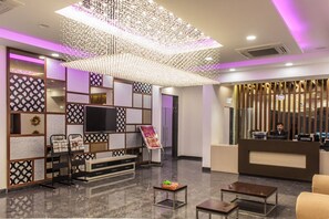 Lobby sitting area - Hotel Suktara International (Siliguri)
