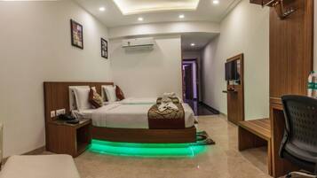 Deluxe Double or Twin Room, Non Smoking, City View | Desk, rollaway beds, free WiFi, bed sheets