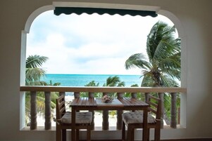Habitación, balcón, vistas al mar | Balcón