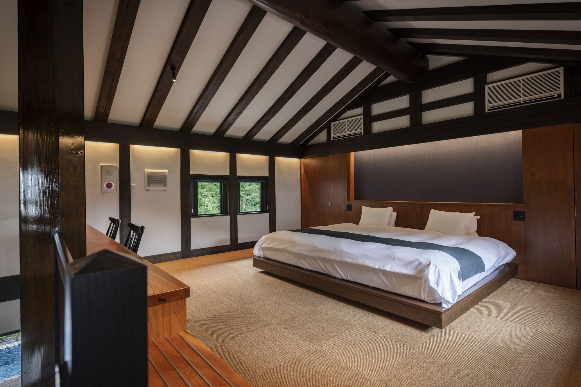 Casa de lujo | Edredón, caja de seguridad en la habitación y ropa de cama 