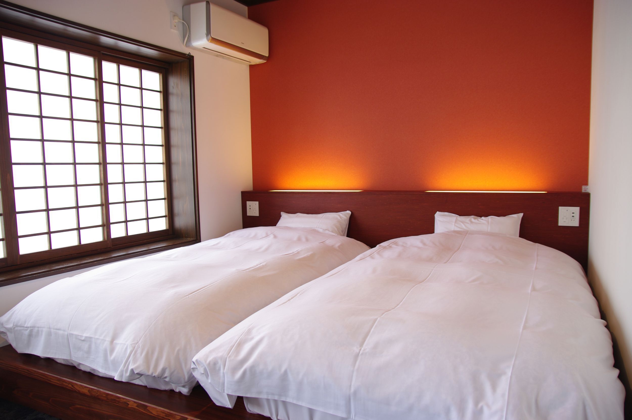 บ้านพักเบสิก | ผ้านวมขนเป็ด, ตู้นิรภัยในห้องพัก, ผ้าปูที่นอน, ทางสำหรับรถเข็น