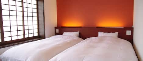 Deluxe House, Non Smoking | Down comforters, in-room safe, individually decorated, desk