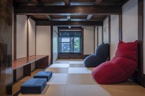 Luxury House, Non Smoking, Mountain View | Living area | Flat-screen TV