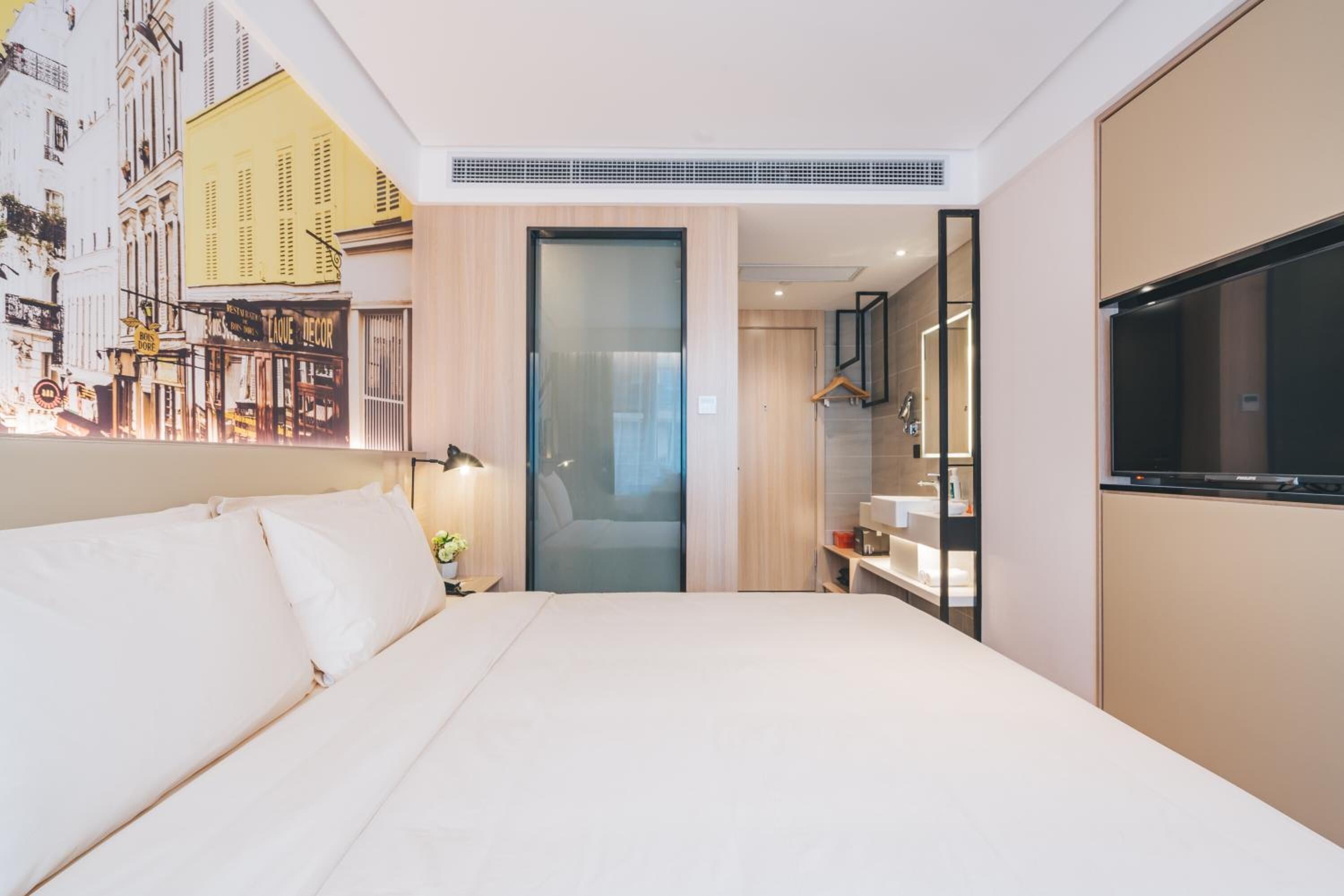 desk, soundproofing, free wifi