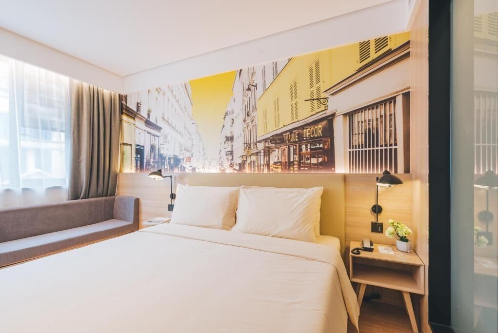 desk, soundproofing, free wifi