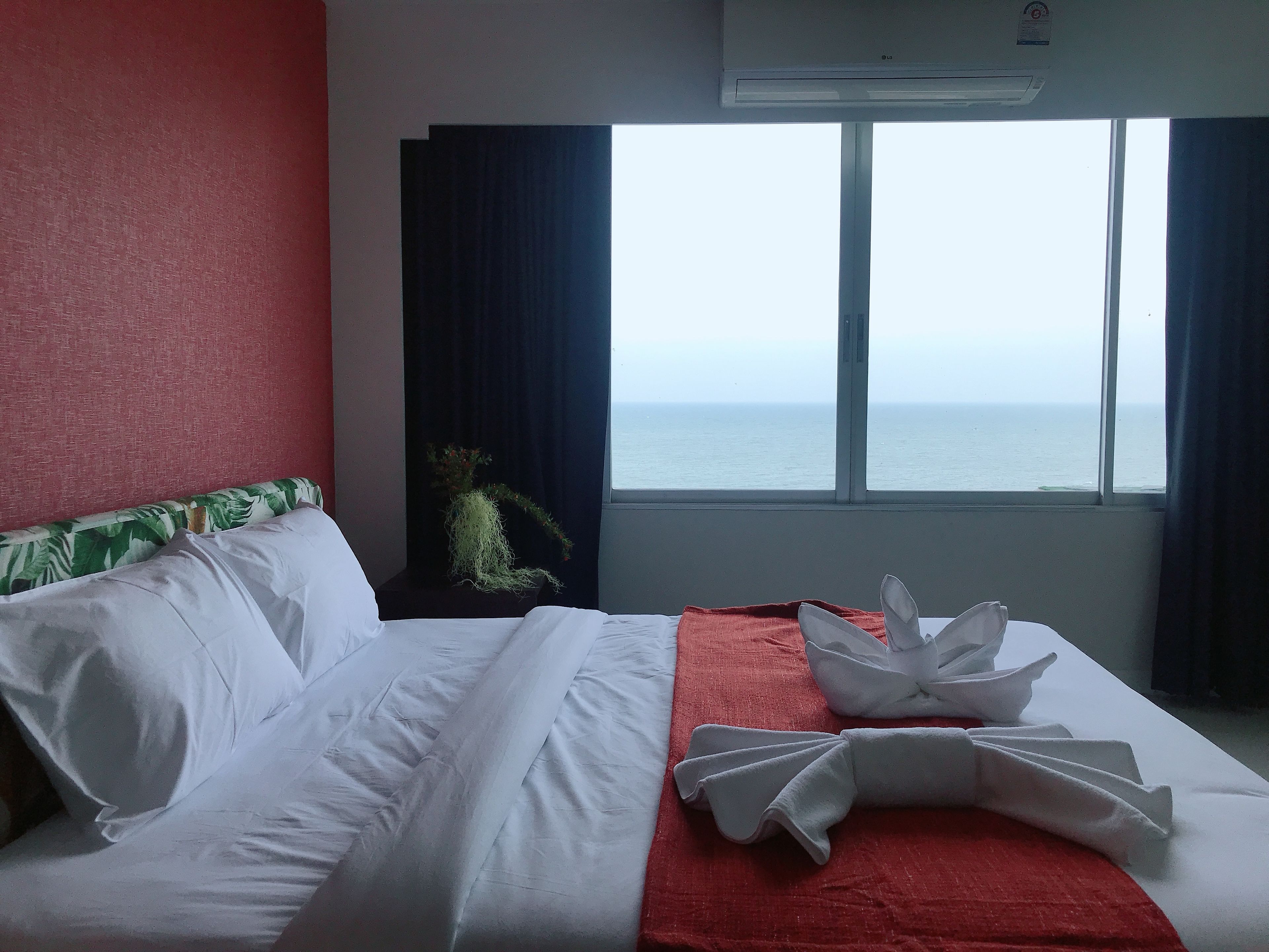 3-Bedroom Beachfront | 3 chambres, rideaux occultants, Wi-Fi gratuit