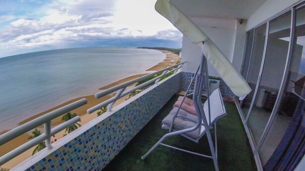 3-Bedroom Beachfront | ระเบียง