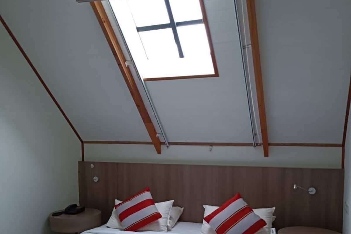 Superior kamer | Badkamer | Gratis toiletartikelen, een haardroger, een bidet, handdoeken