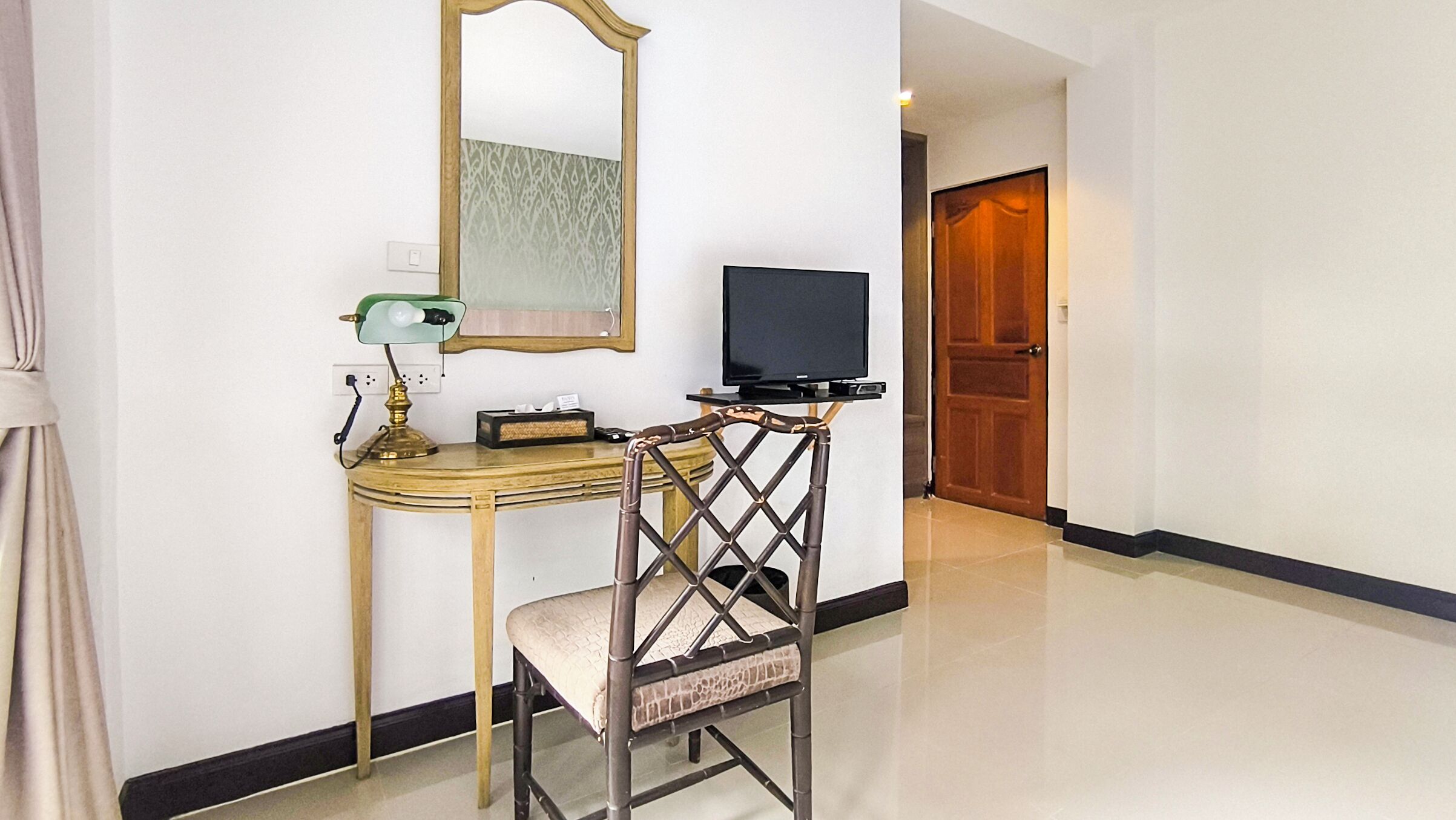 superior room with garden view  | 1 bedroom, premium bedding, minibar, free wifi