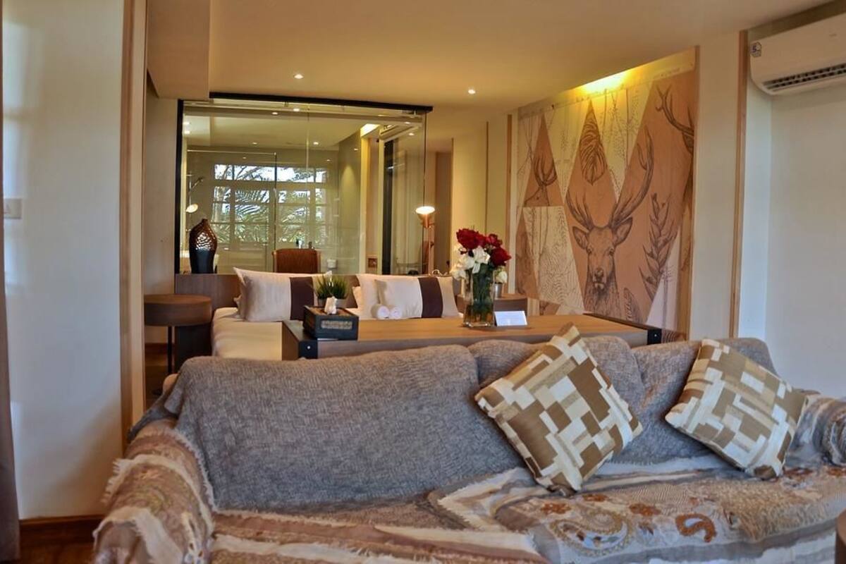 suite with mountain view and bathtub  | 1 bedroom, premium bedding, minibar, free wifi