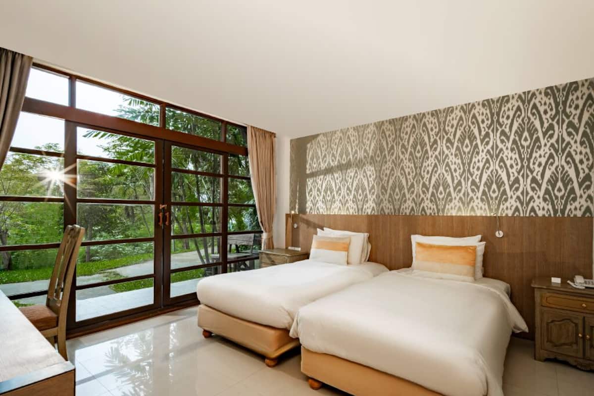 Superior Garden View | 迷你吧、遮光布/窗簾、熨斗/熨衣板、免費無線上網