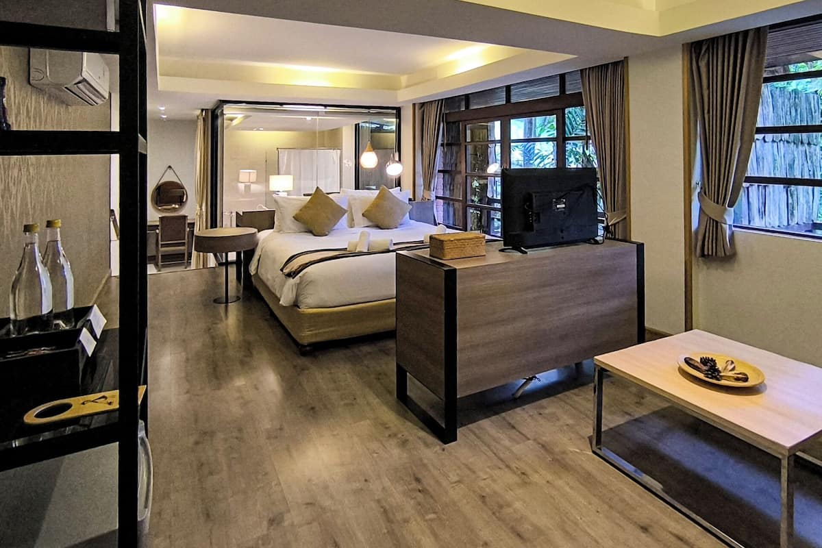 Suite with Mountain View and Bathtub | Luxe beddengoed, een minibar, gratis wifi, beddengoed