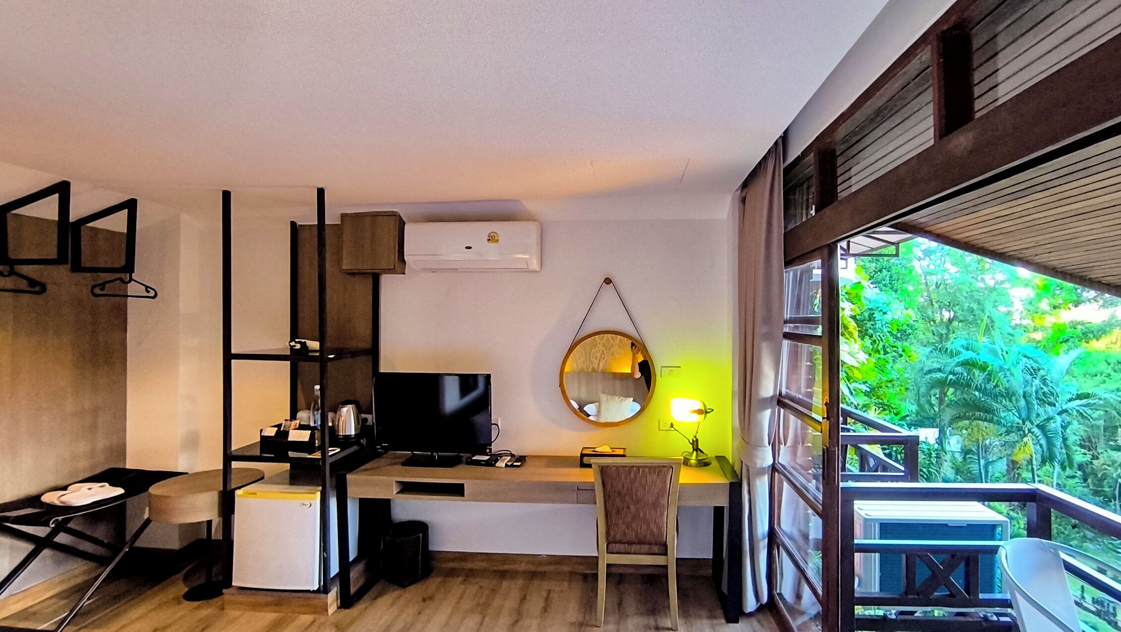 deluxe room with mountain view  | 1 bedroom, premium bedding, minibar, free wifi