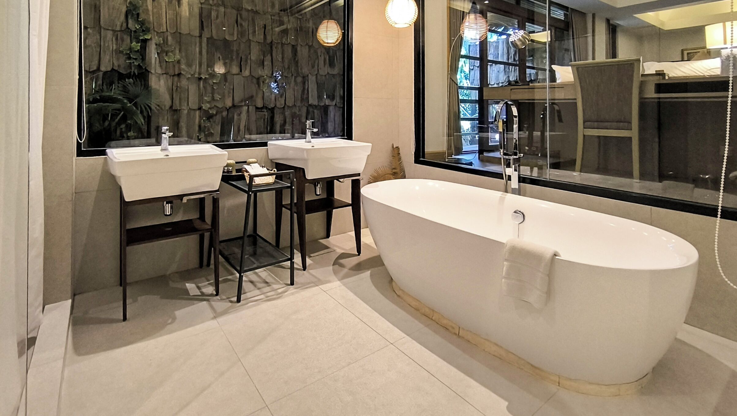 suite with mountain view and bathtub  | bathroom | free toiletries, hair dryer, bidet, towels