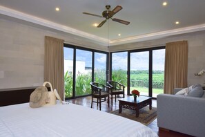 Villa, 4 soverom | Sengetøy av topp kvalitet, skrivebord og wi-fi (inkludert)