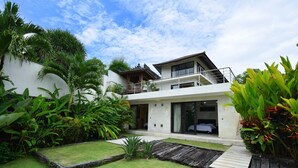 Unclassified image, 3 of 34, button - Villa Agong (Canggu)