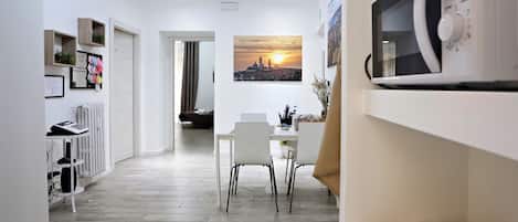 Microwave, espresso maker, coffee/tea maker, electric kettle