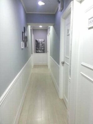 Hallway - K&B Hostel (Kowloon)