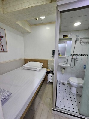 Free WiFi, bed sheets, wheelchair access - K&B Hostel (Kowloon)