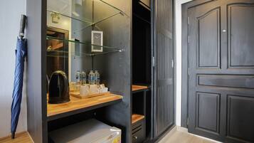 Phòng đôi hoặc 2 giường đơn Deluxe, có thể sử dụng hồ bơi | Tiện nghi tại phòng