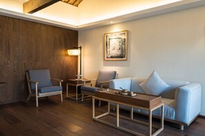 Classic-Maisonette | Schreibtisch, Verdunkelungsvorhänge, schallisolierte Zimmer