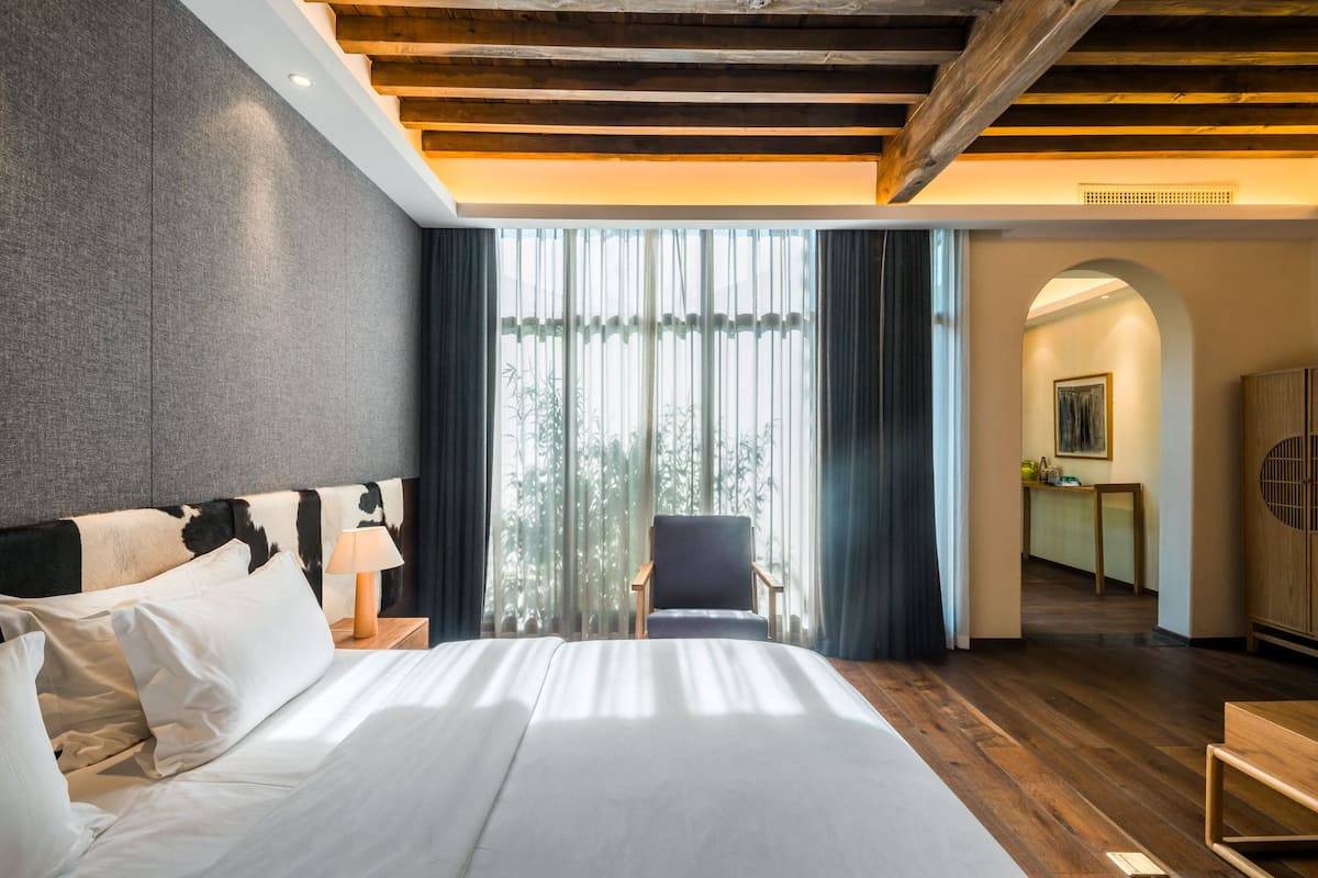Dúplex Signature | Escritorio, cortinas opacas, sistema de insonorización y wifi gratis
