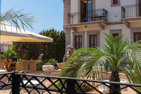 Standart Oda | Minibar y caja de seguridad en la habitación