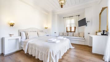 Balkonlu Deluxe Oda | Minibar, in-room safe, laptop workspace, free WiFi