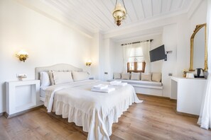 Balkonlu Deluxe Oda | Minibar, in-room safe, laptop workspace, free WiFi - Vrodi By House (Ayvalik)