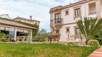 Standart Oda | Frigobar, cofres nos quartos, espaço de trabalho para notebook