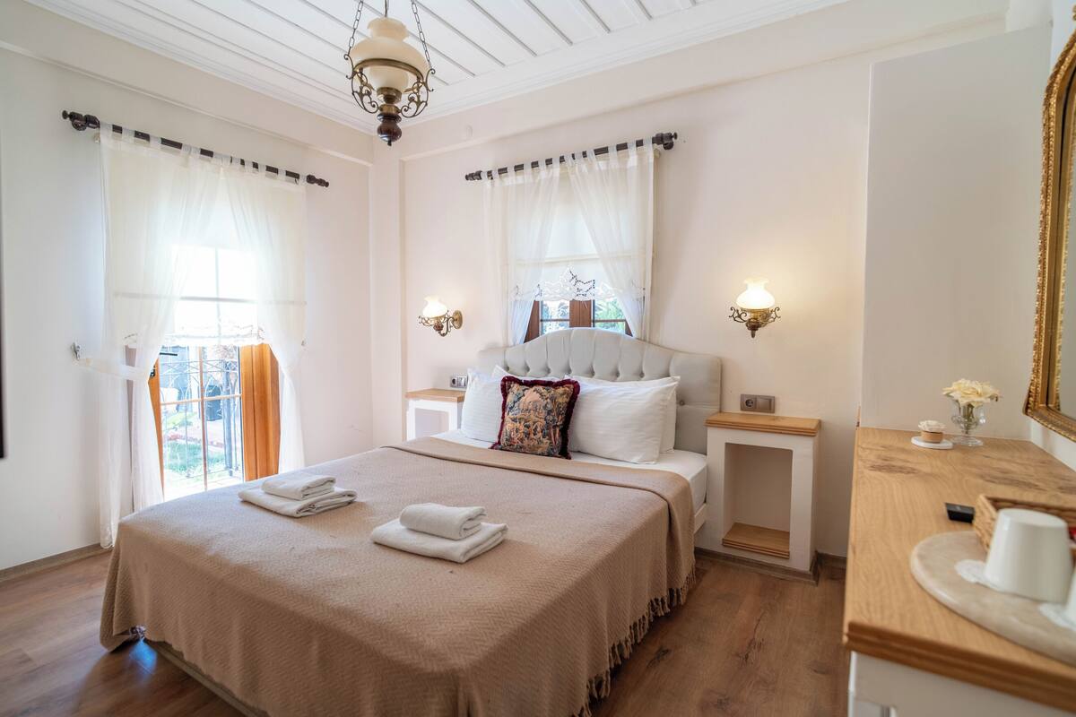 Standart Oda | Minibar, in-room safe, laptop workspace, free WiFi
