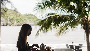 Desayuno de cocina local (THB 200 por persona)
