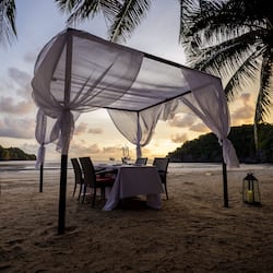 Breakfast, lunch, dinner served; seafood, beach views