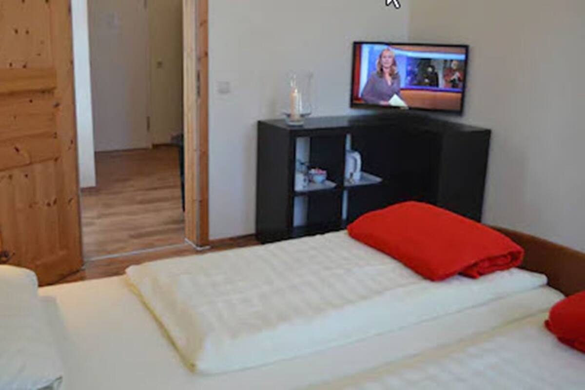 standard double room | desk, free wifi, bed sheets