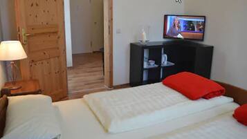 Standard Double Room | Desk, free WiFi, bed sheets