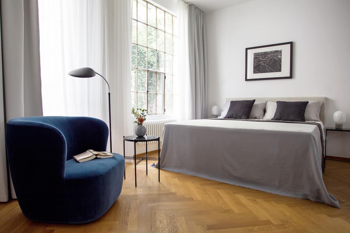 Deluxe Loft | Premium bedding, in-room safe, desk, iron/ironing board