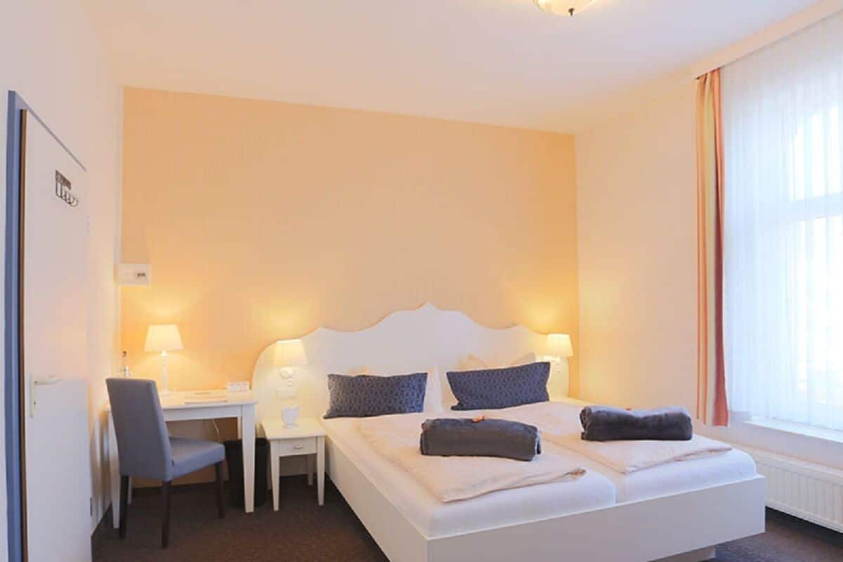 Hypo-allergenic bedding, minibar, in-room safe, desk