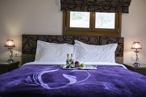 Suite familiare | Una cassaforte in camera, ferro/asse da stiro, Wi-Fi gratuito