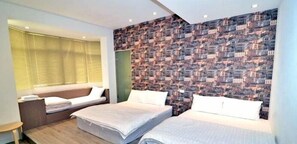 Quarto (5-Person) | Escrivaninha, cortinas blackout, Wi-Fi de cortesia