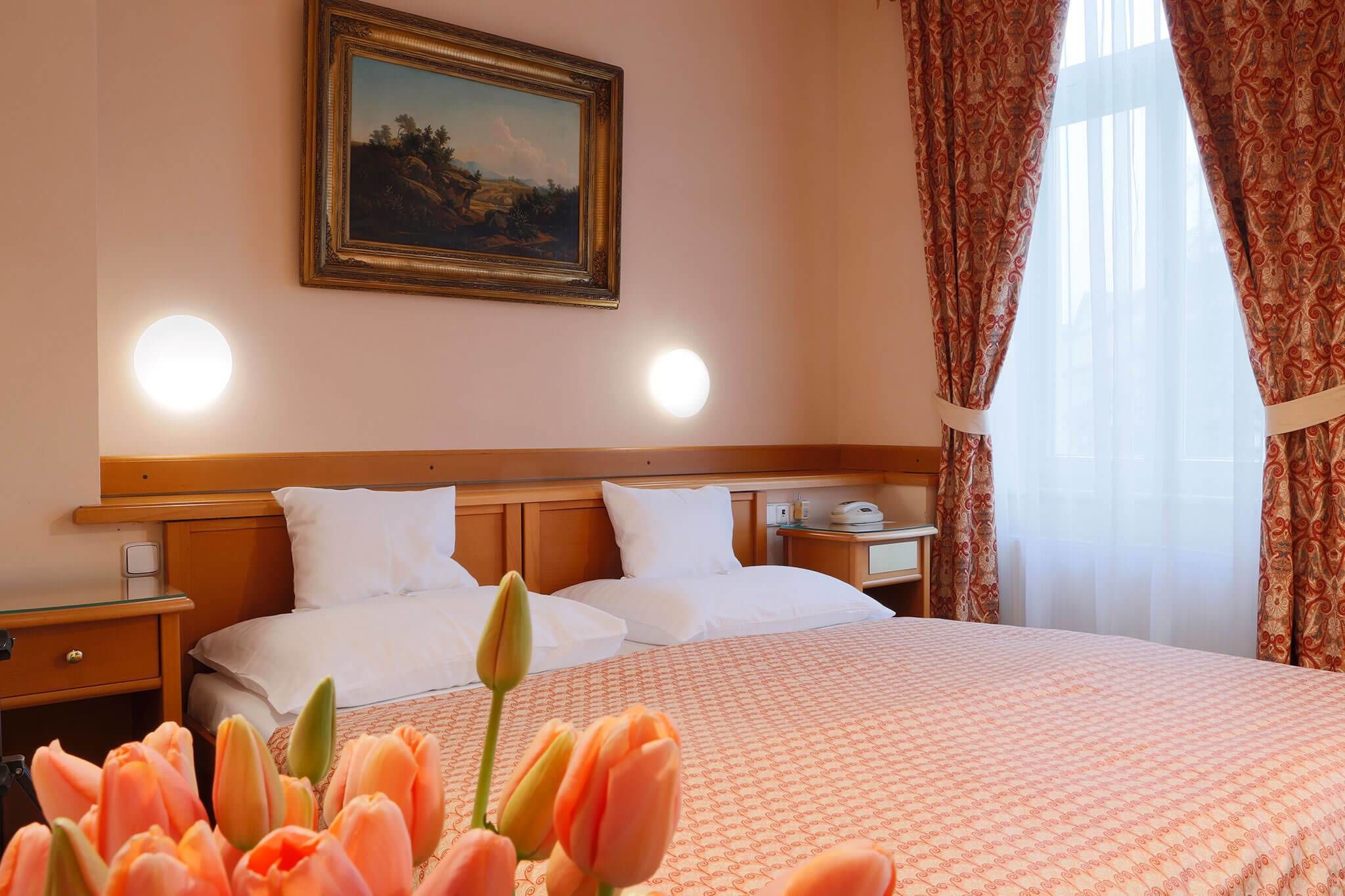 Hypoallergeen beddengoed, een minibar, een kluis op de kamer, een bureau