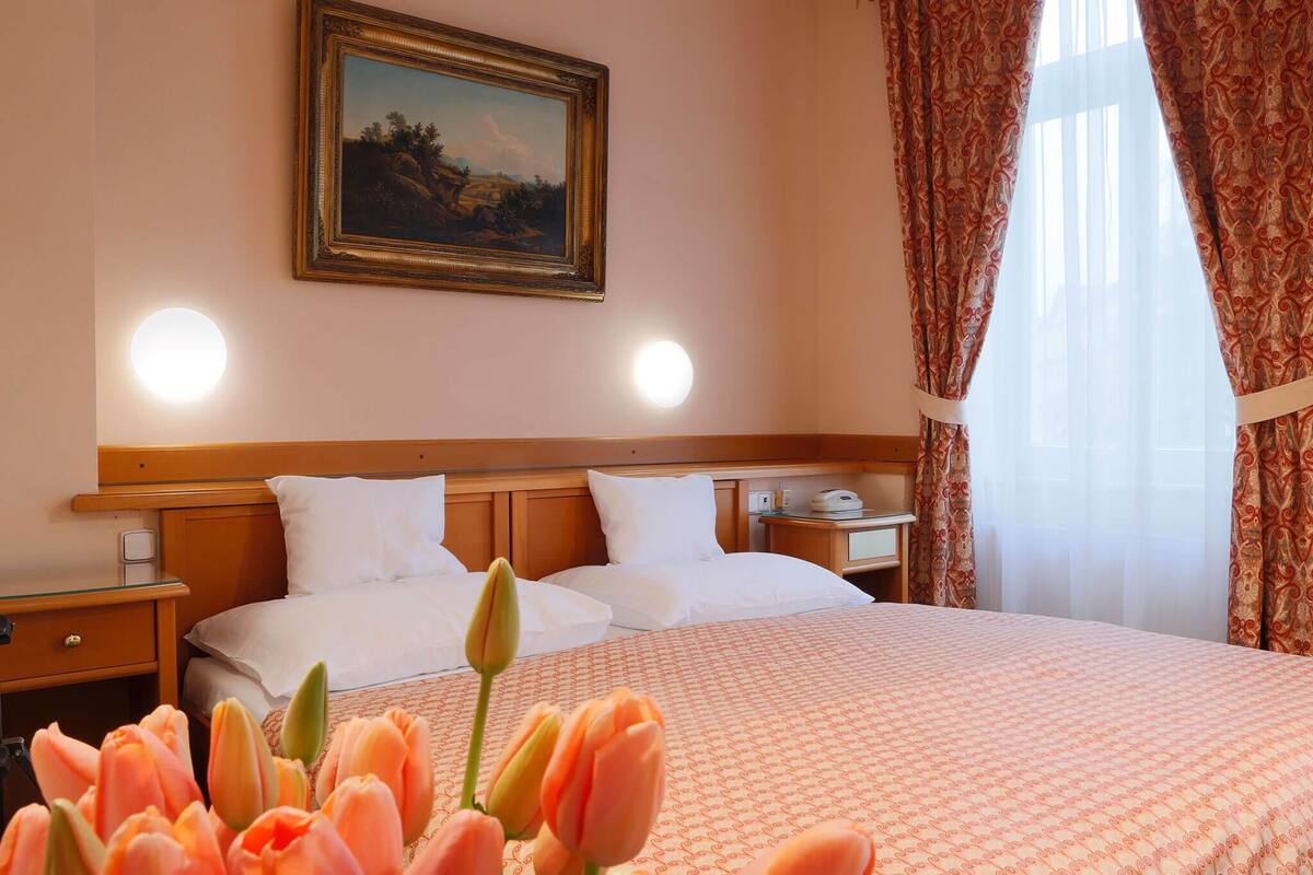 Hypoallergeen beddengoed, een minibar, een kluis op de kamer, een bureau