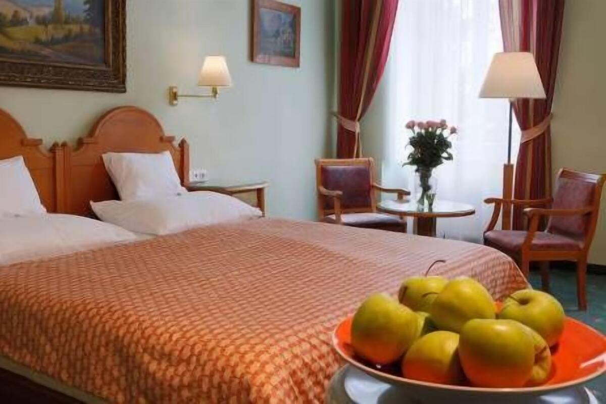 Hypoallergeen beddengoed, een minibar, een kluis op de kamer, een bureau