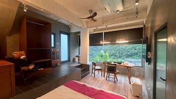 Quarto casal superluxo, varanda, vista para a montanha | 1 quarto, roupas de cama premium, edredons de pluma