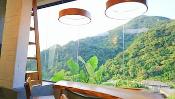 Luxury-Doppelzimmer, Terrasse, Bergblick | 1 Schlafzimmer, hochwertige Bettwaren, Daunenbettdecken