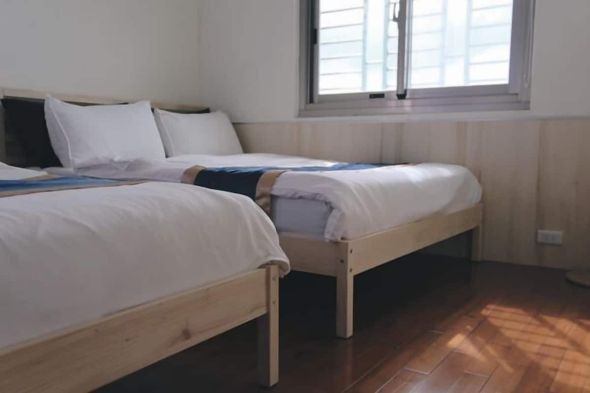 1 bedroom, premium bedding, down duvets, Select Comfort beds