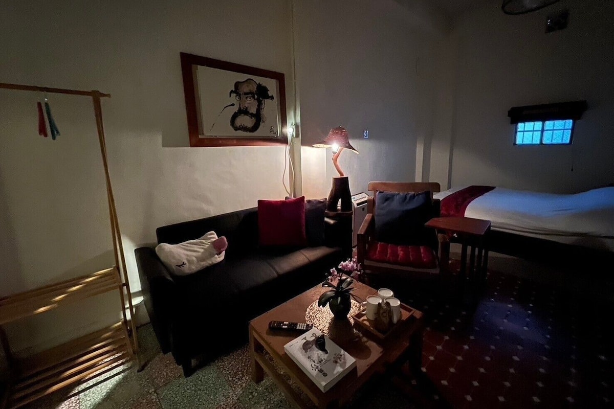 Gallery Double Room, 1 Queen Bed | Living area