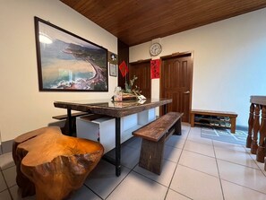 Televisor de pantalla plana de 80 cm amb canals per cable 