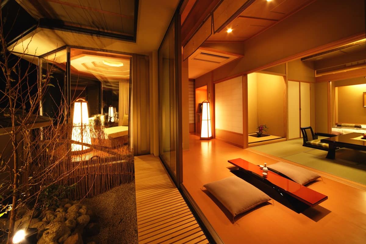 Traditionele suite (Japanese, Indoor Bath, 3F) | Een kluis op de kamer, een bureau, een laptopwerkplek