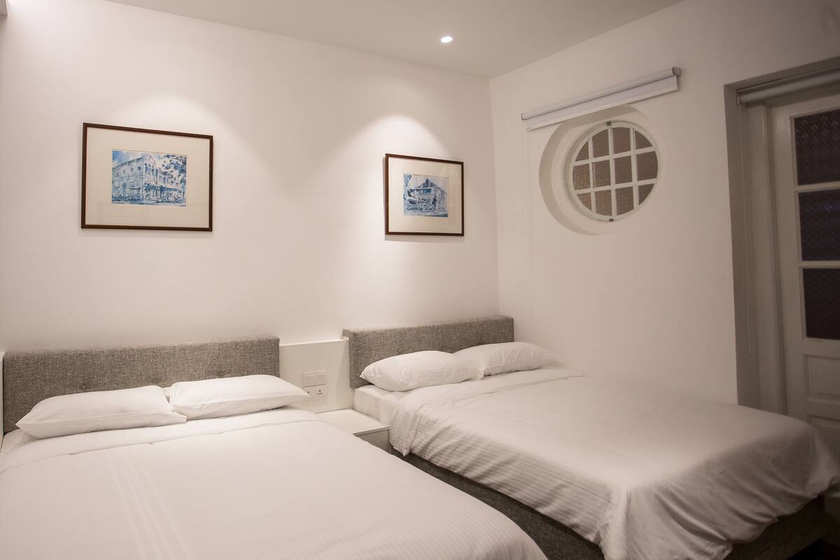 Family Room | Desk, iron/ironing board (on request), WiFi (free)